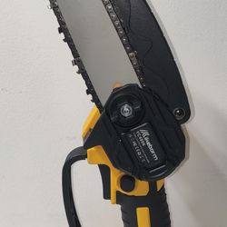 Mini Chainsaw Tool Only Works With DeWalt 20v Batteries