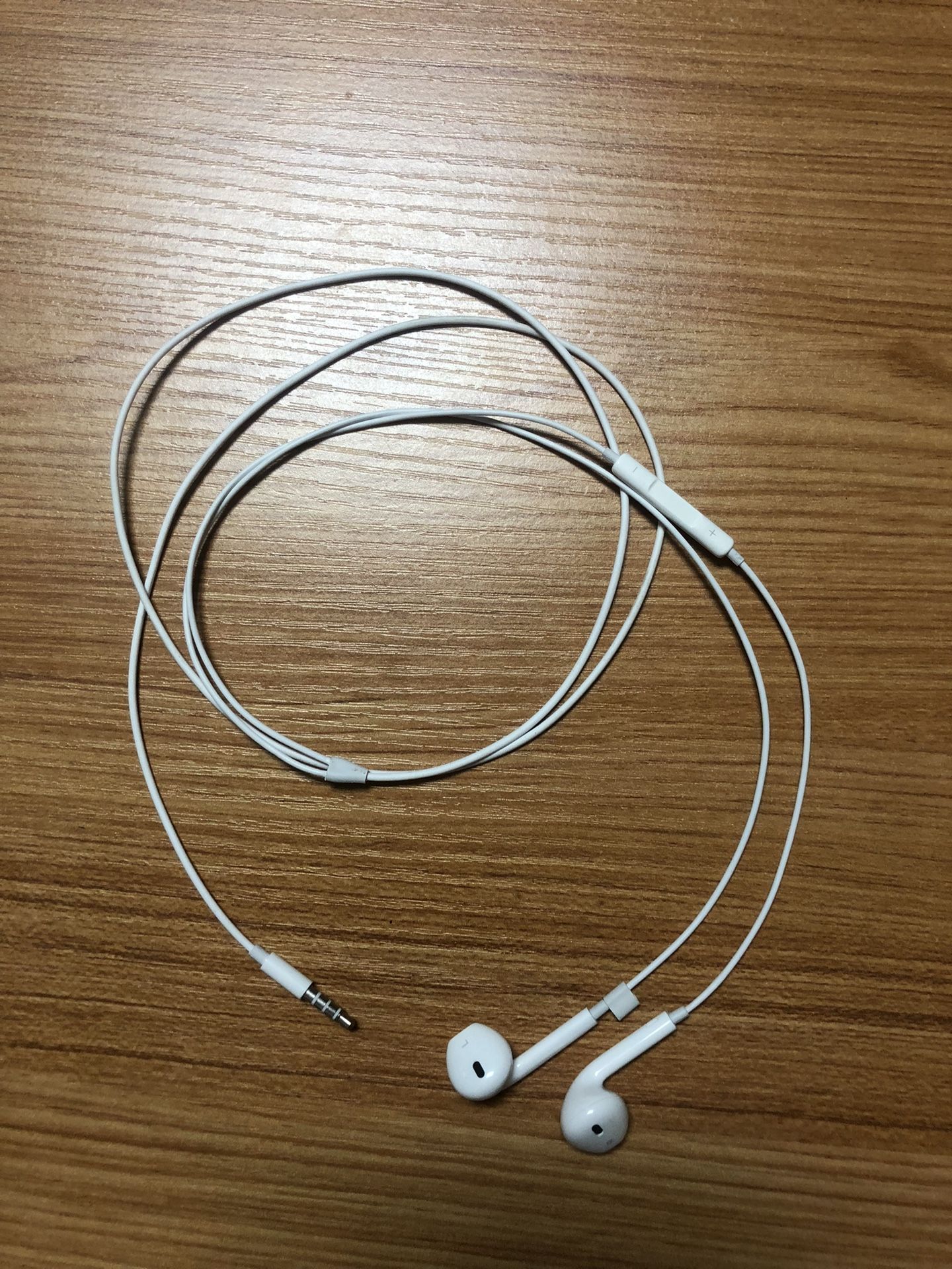 Wired headphones
