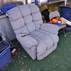 LIFT CHAIR  FLOOR MODEL 