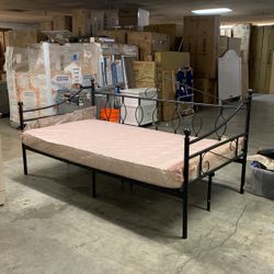 Black Twin Size Metal Daybed With Mattress