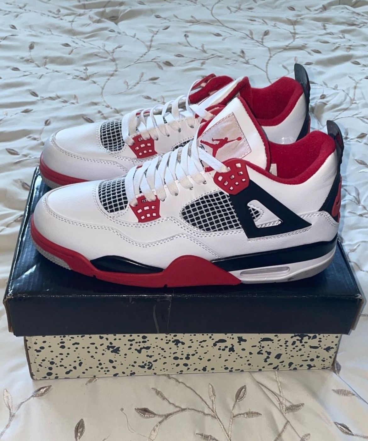 Jordan 4 Fire Red Size 11