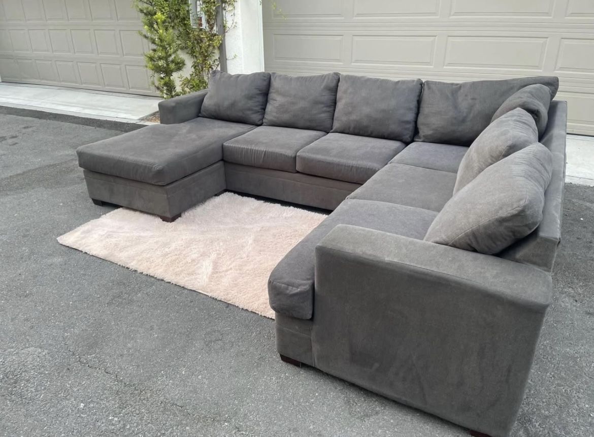 Huge Grey Sectional Couch Sofa From Ashley Furniture In Excellent Condition - FREE DELIVERY 🚚