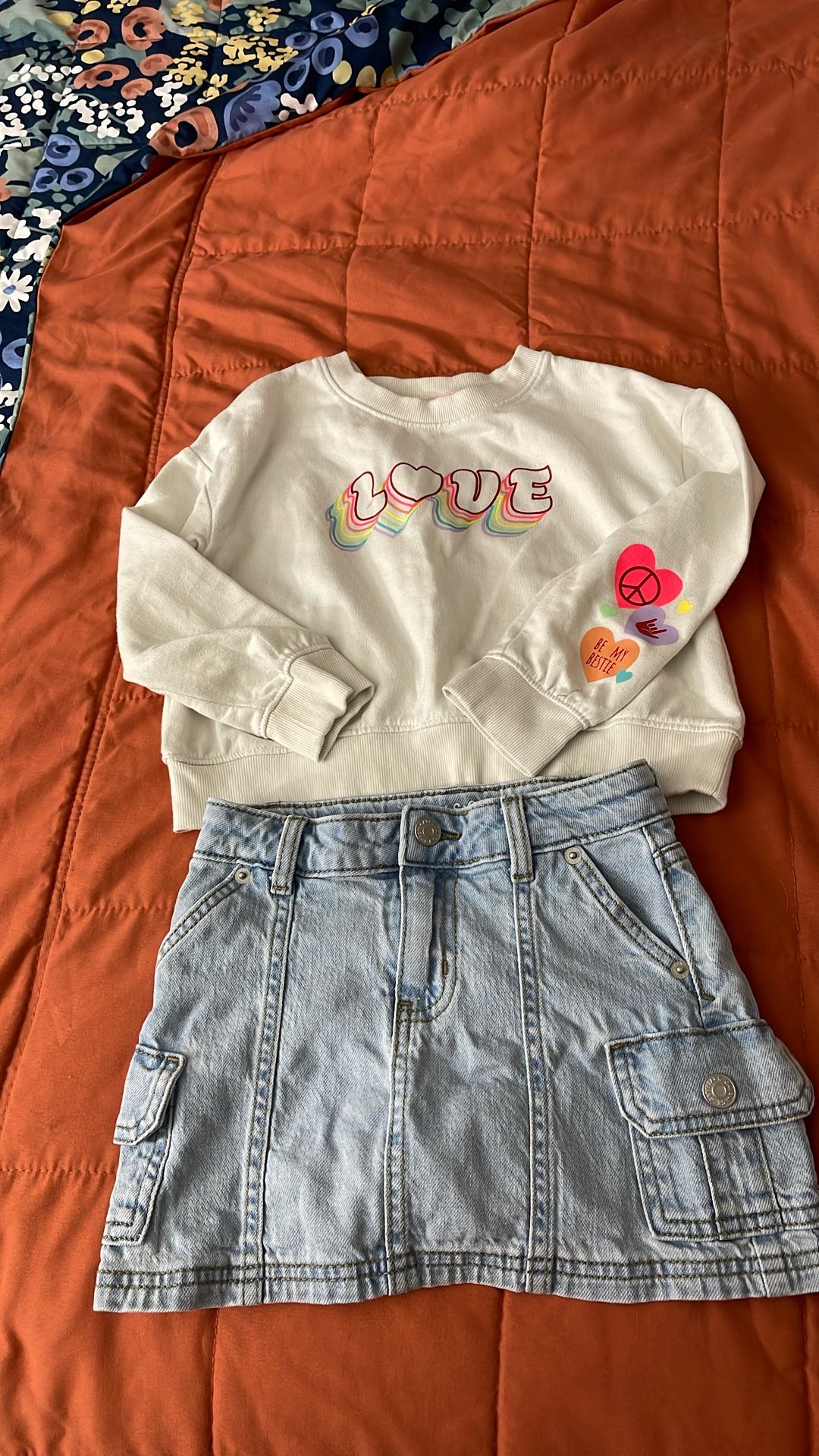 Camiseta Enguatada Y Saya De Mezclilla