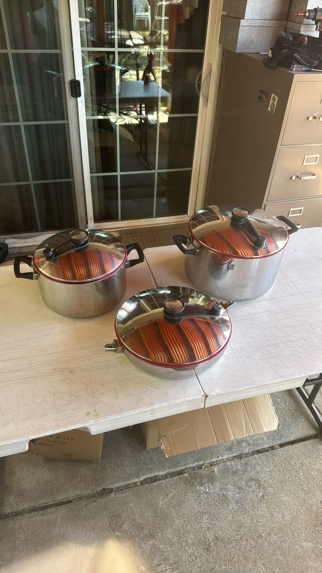 Royal Prestige 12qt/30cm, 200T/35cm,& 14”/35cm. Which Is A Highly Stainless Steel Pots Three Of Them.