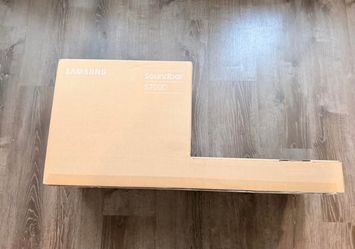 SAMSUNG Ultra-slim 3.1ch Wireless Dolby Atmos Soundbar w/ Q- Symphony HW-S700D - BRAND NEW