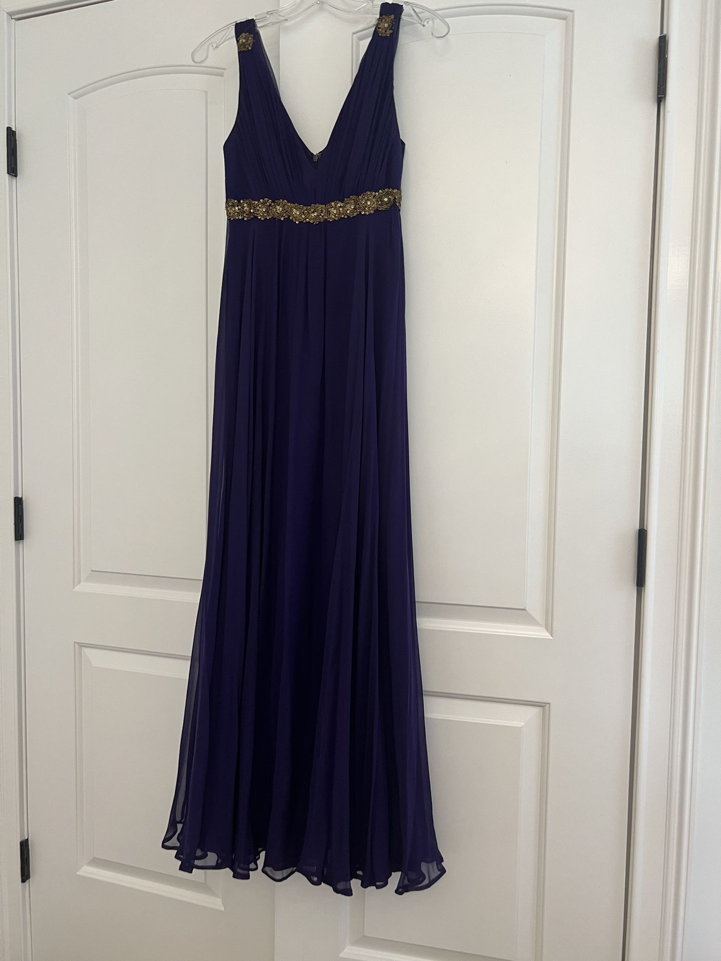 Gorgeous Marchesa Gown Size 0 VG Condition A few threads needs snipping around the gold threading Smoke and pet free household