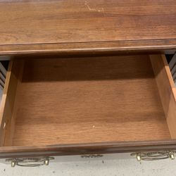 4 Drawer Dresser Good Condition 