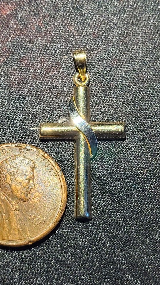 14 kt gold cross pendant 