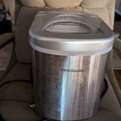 Countertop Ice Machine 
