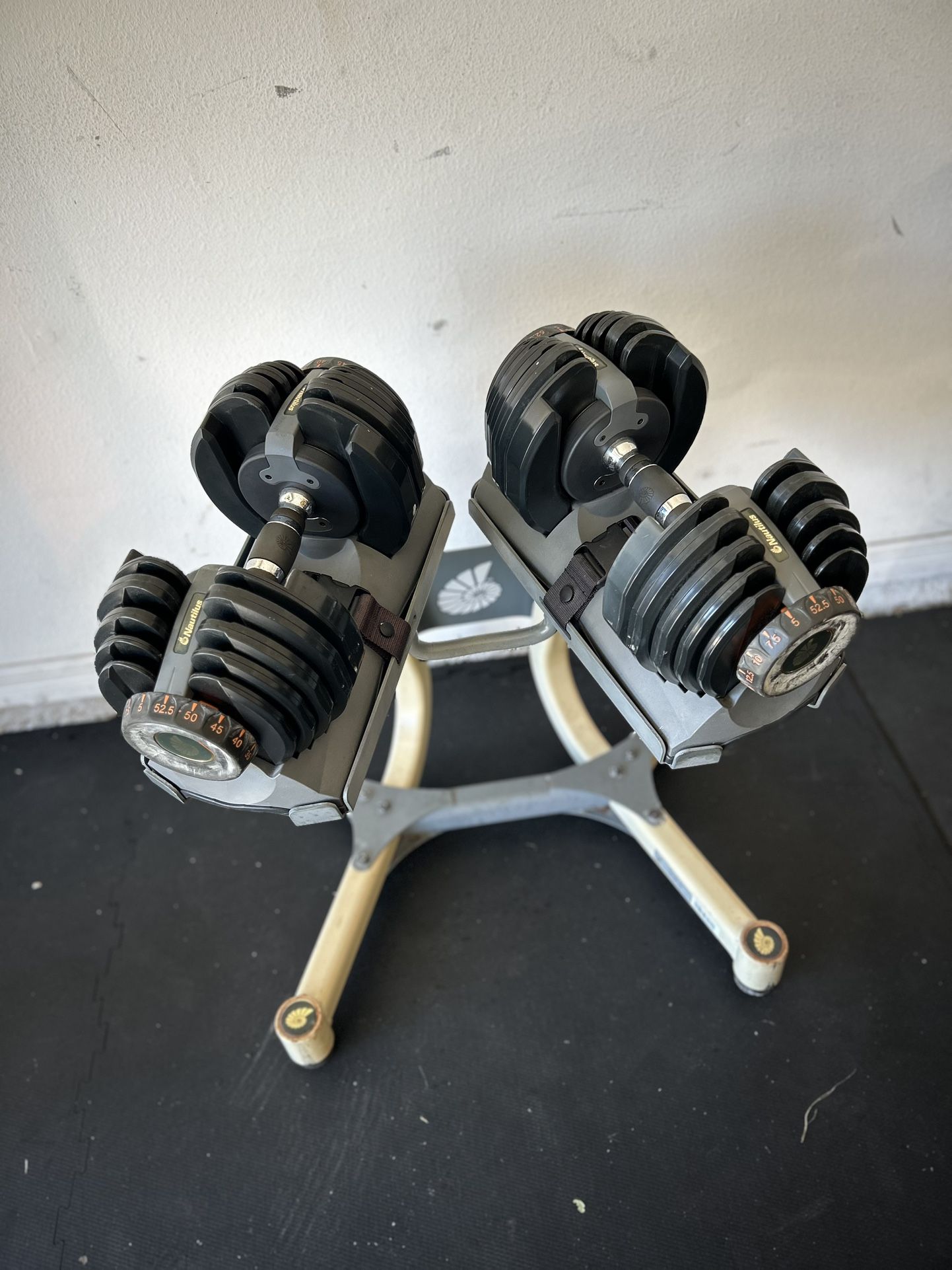 Nautilus Bowflex Adjustable Dumbbells 552 w/ Stand