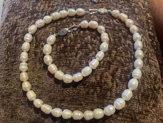 Philippine freshwater pearl necklace and bracelet