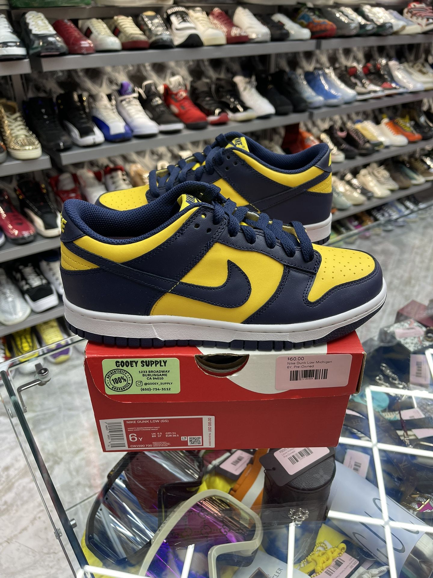 Nike Dunk Low Michigan - Size 6y