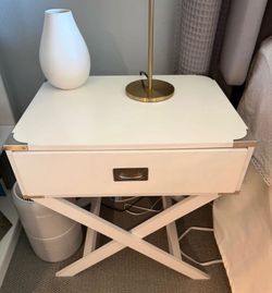 2 Nightstands