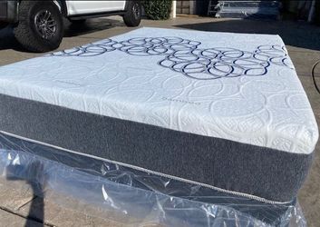 Cal King Bamboo Cool Gel Memory Foam!•••