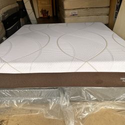 King Matress And Box Spring New 