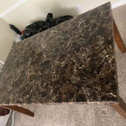 Dining Table / 4 Chairs 