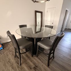 Modern Dining Set Table and Chairs Immaculate Condition 52 Inch Table 26 inch Chairs