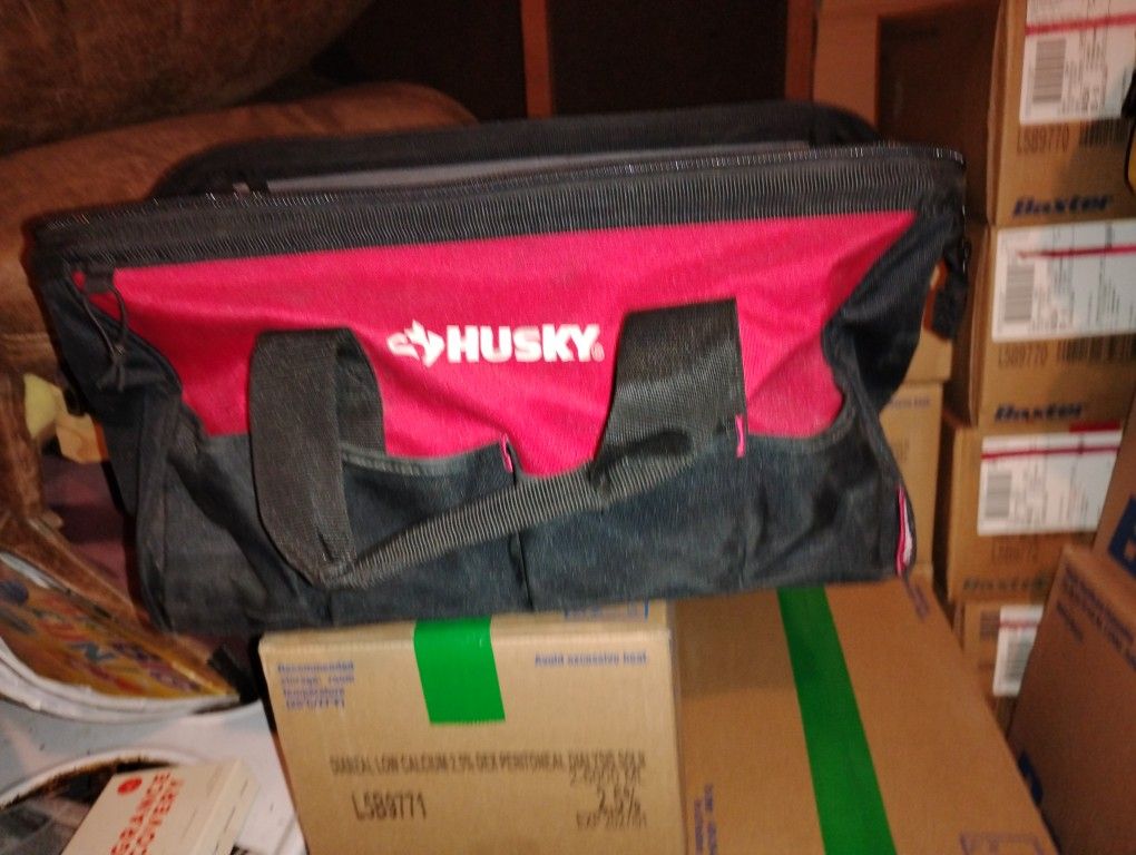 Husky 24' Tool Bag 8 Pockets On Outside And It $30