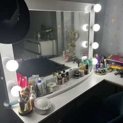 X-Large Vanity Mirror And L Shape Desk 
