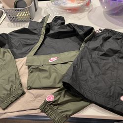 Nike crop top With skirt (small)