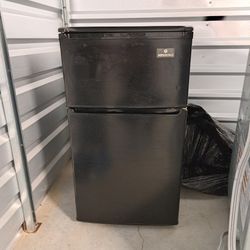 Black & Decker Mini Fridge/ Model BCFA27 BCFA27B for Sale in Buies Creek,  NC - OfferUp