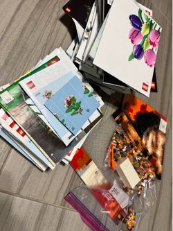 Lego instructions and memo brick pieces
