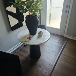 Two beautiful End Tables 