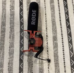 Rode Microphone With Shock Mount