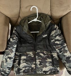 Boys medium ages 7-9 North Face jacket