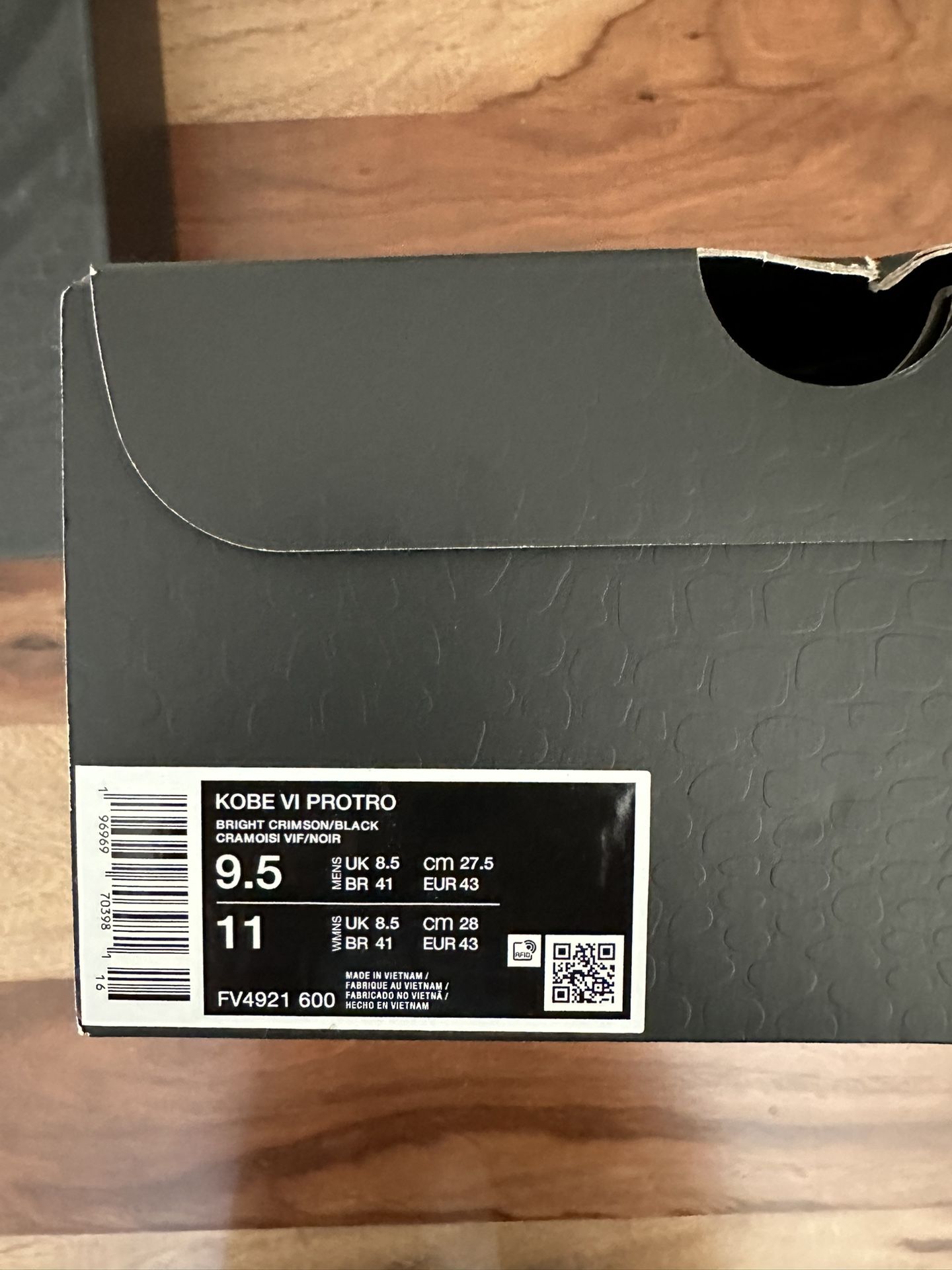 Kobe 6 “Reverse Grinch” Size 9.5 Athletic shoes & Sneakers