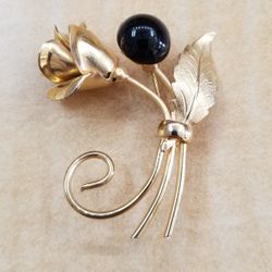 Gold Plated Pin With Onyx 