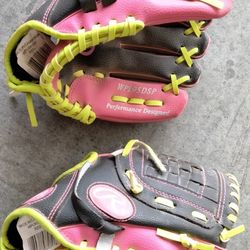 2 Rawlings Girls Gloves. Size Regular. 