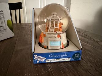 Gilmore girls snow globe