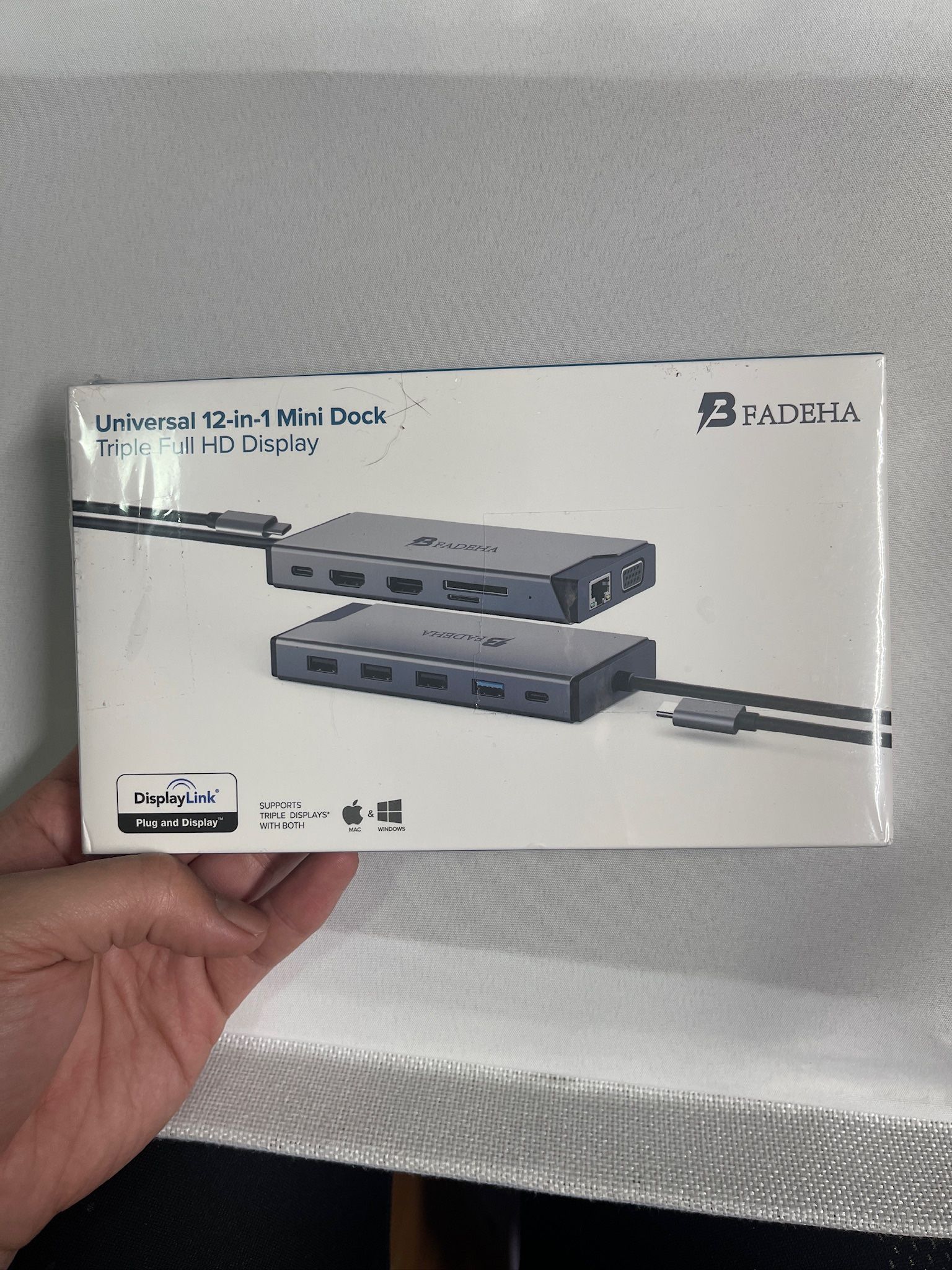 Universal 12-in-1 Mini Dock – Triple Full HD Display, USB-C Docking Station – BFADEHA