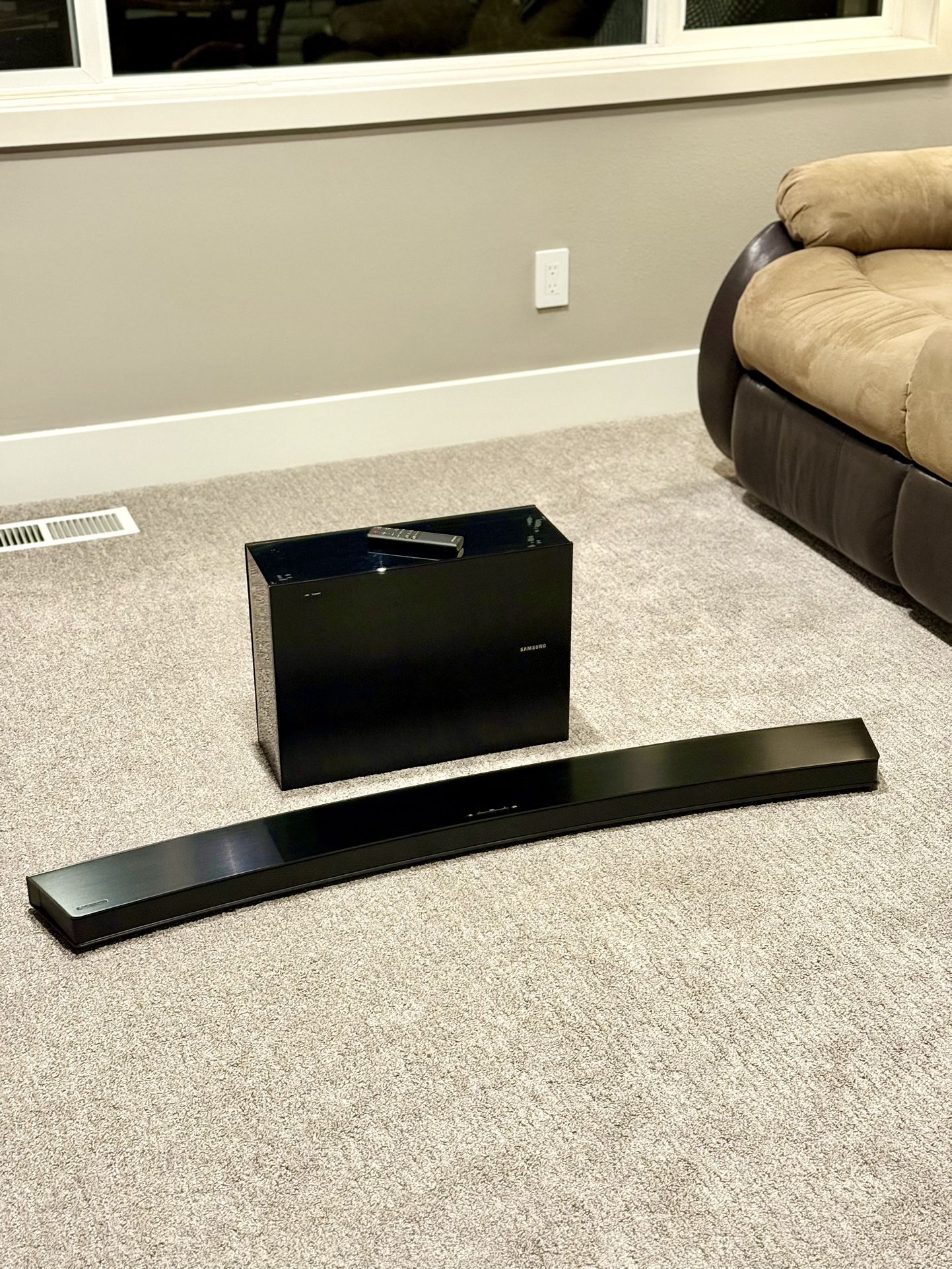 Samsung  HW-J7500R Curved Soundbar And Sub Woofer (Black)