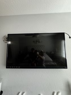 44” FREE FLAT SCREEN TV (NON WORKING)