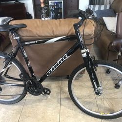 Giant Yukon.   24 Velocidades Aluminio 