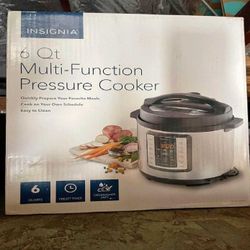 government agent Top-Grade Pressure Cookers – Offered in Various Capacities