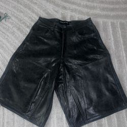 The GV Gallery Leather Shorts Size 30 (small)