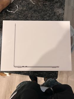 13-inch MacBook Air with the Apple M3 chip
