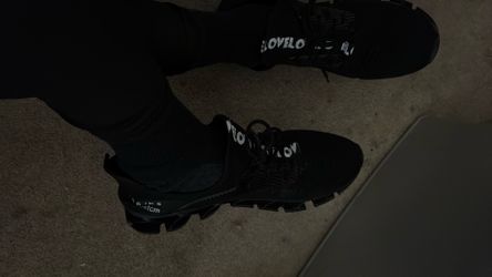 Black men sneakers size 12 new Black men sneakers size 12