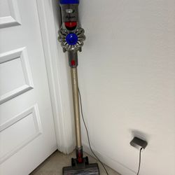 Dyson Cyclone V10 Animal Cordless Stick Vacuum 