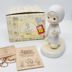 Precious Moments Figurine Jesus is the Light that Shines 5" Figurine Girl Candle
Excellent Pre-owned condition,  no flaws, mint condition as it was k