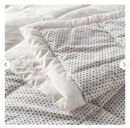 Full/Queen Quilted Down Alternative Bed Blanket Ivory Dash by Room Essentials: Reversible Woven Shapes, 180 Thread Count Retail $25, our price $15