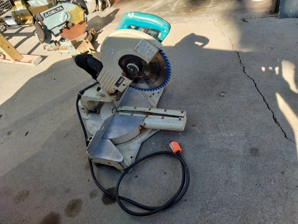 Makita 10 Slide Compound Saw