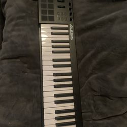 Alesis V61 MIDI Keyboard 