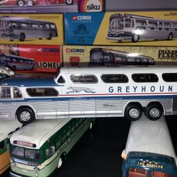 Greyhound Scale 1:50 Bus