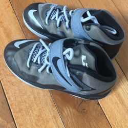 Like New LeBron Nike Basketball shoes 