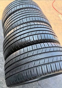 225 60 18 Michelin Tires Con 80% de Vida Las 4