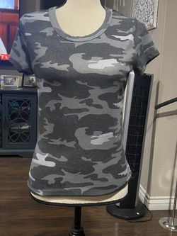 Women’s short-sleeve camouflage t-shirt